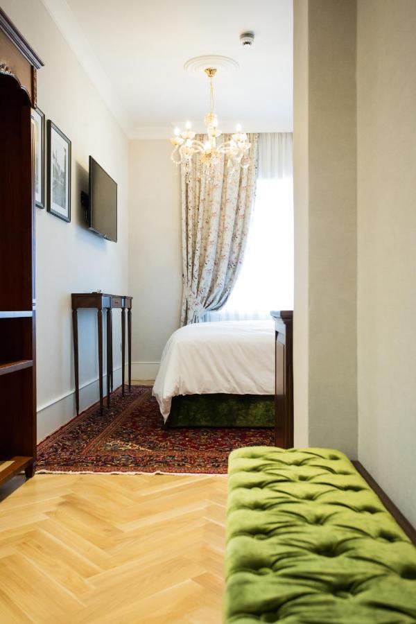 Ebel Boutique Hotel Tirana Extérieur photo