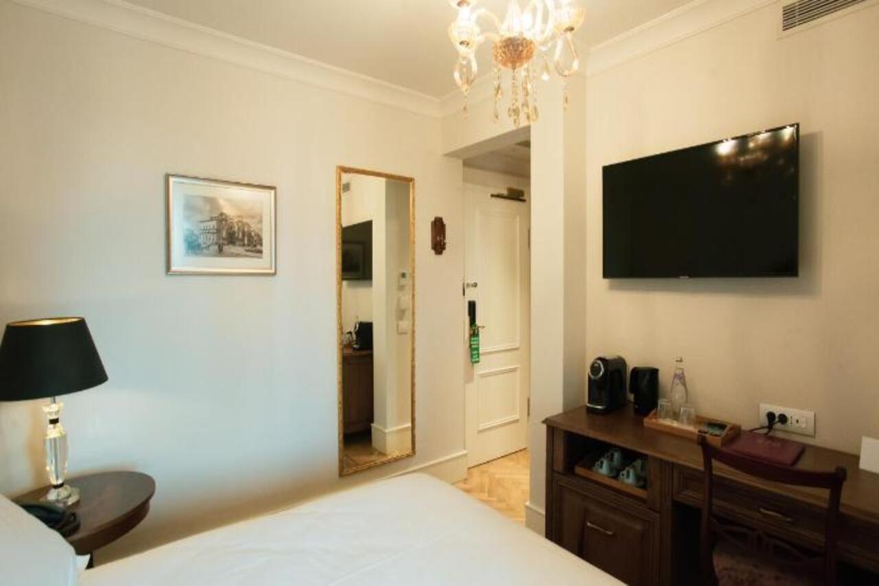 Ebel Boutique Hotel Tirana Extérieur photo