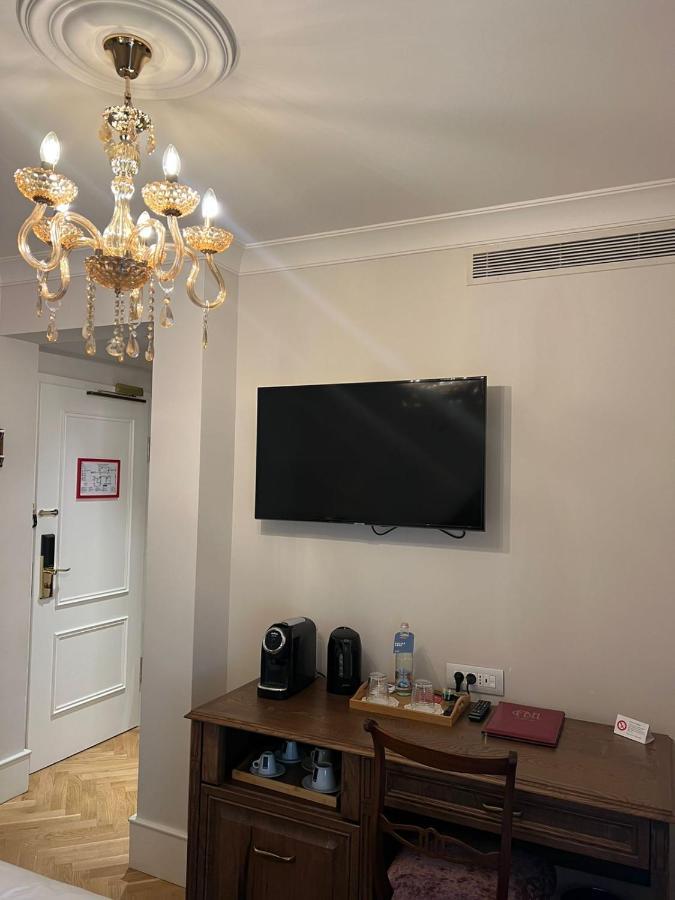 Ebel Boutique Hotel Tirana Extérieur photo
