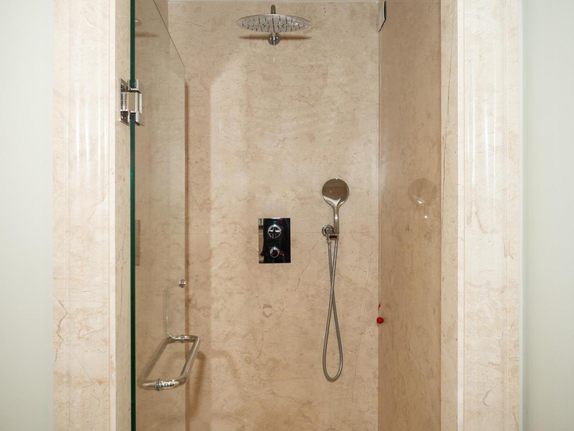 Ebel Boutique Hotel Tirana Extérieur photo