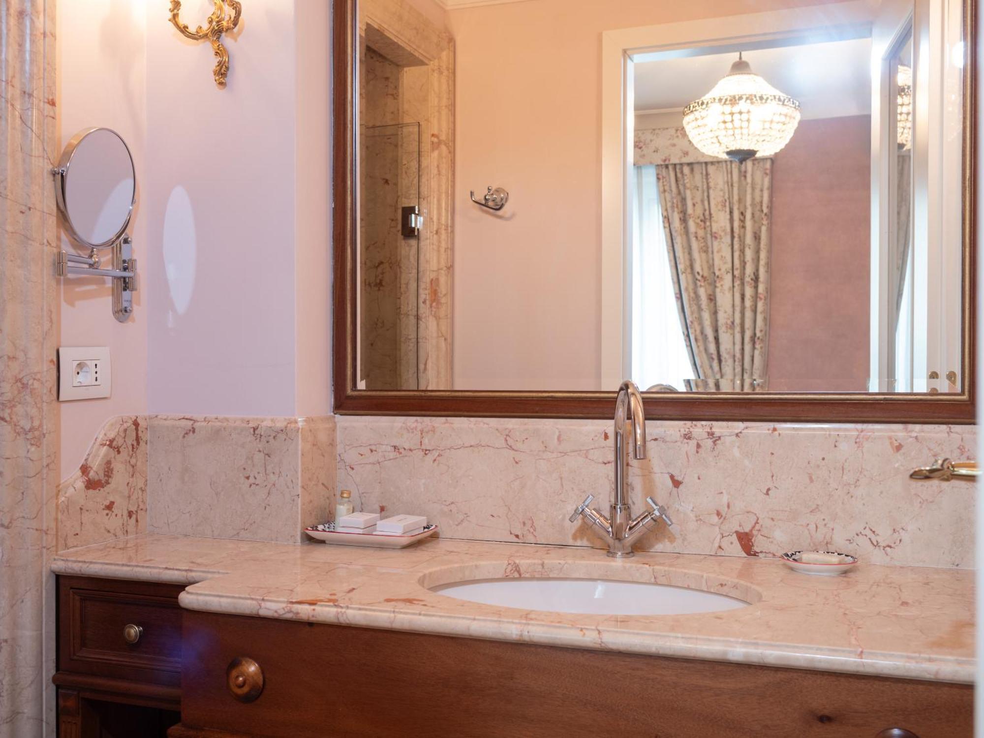 Ebel Boutique Hotel Tirana Extérieur photo