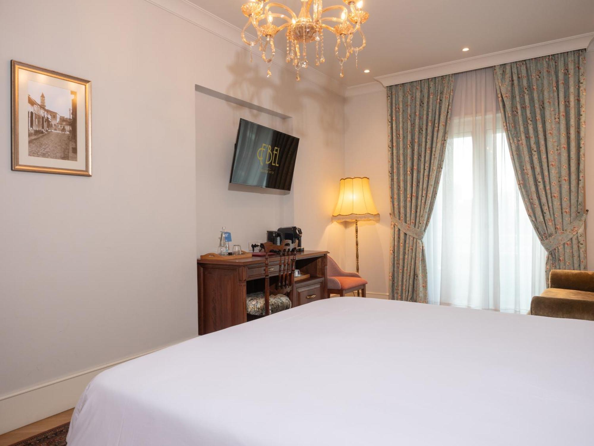 Ebel Boutique Hotel Tirana Extérieur photo