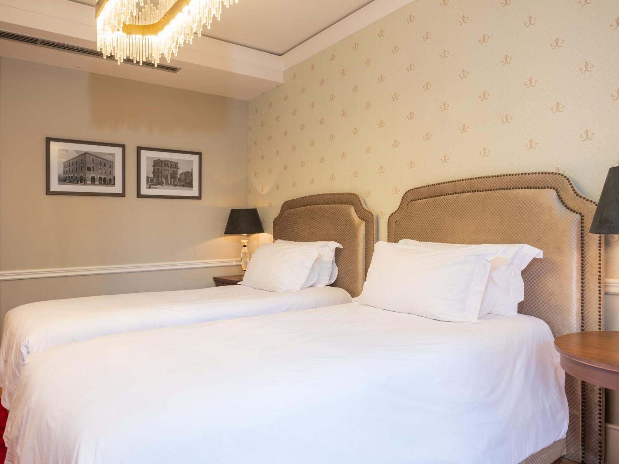 Ebel Boutique Hotel Tirana Extérieur photo