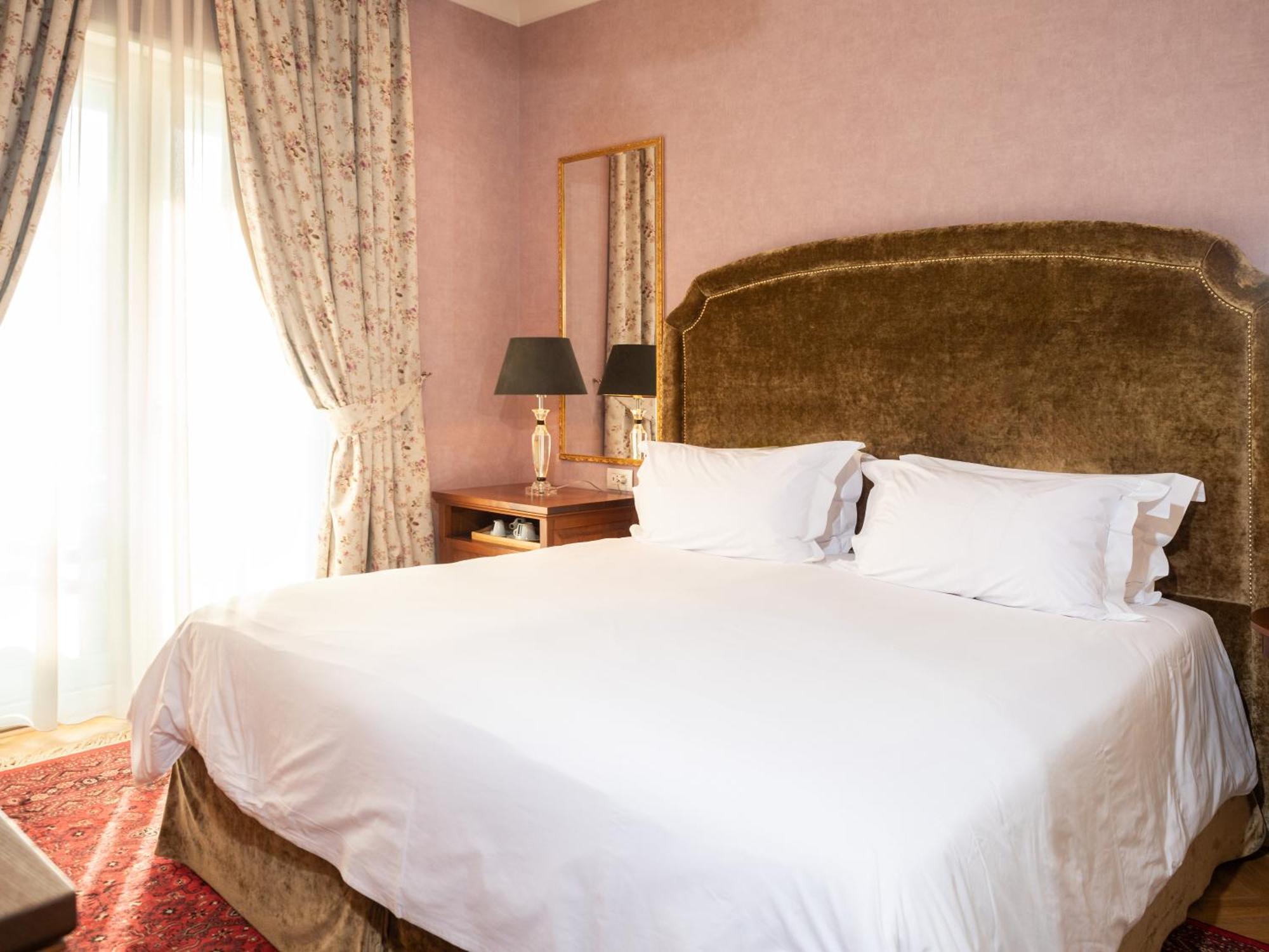 Ebel Boutique Hotel Tirana Extérieur photo