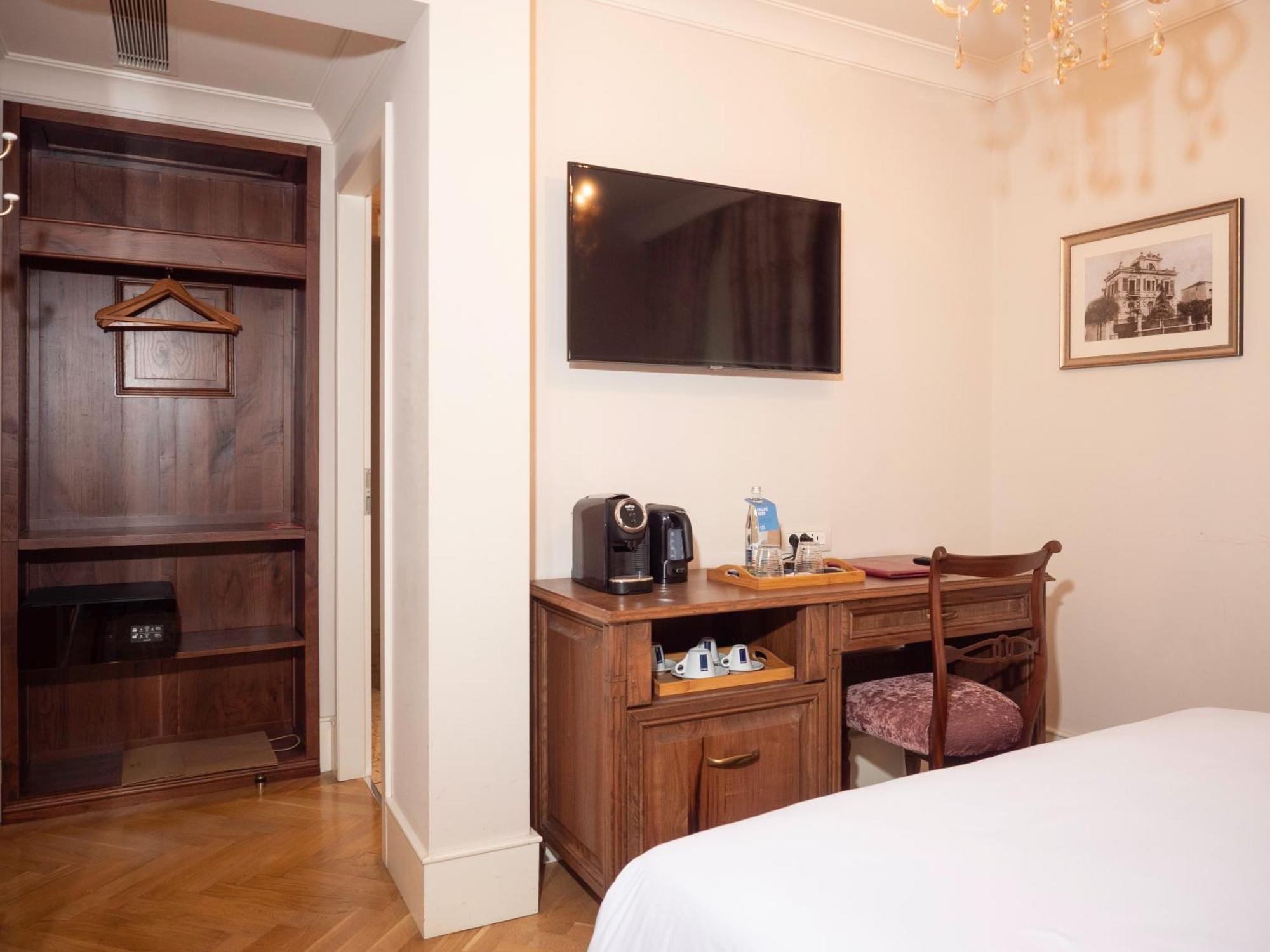 Ebel Boutique Hotel Tirana Extérieur photo