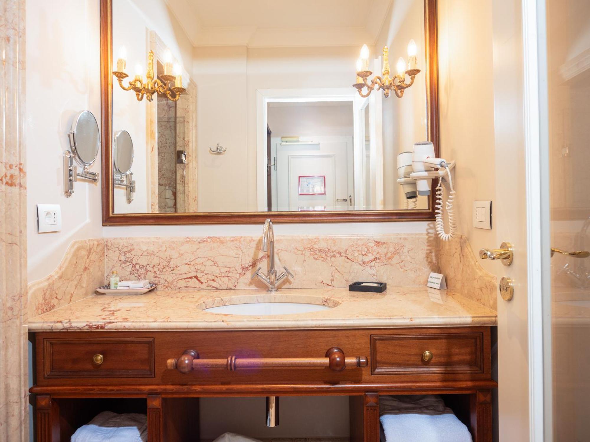 Ebel Boutique Hotel Tirana Extérieur photo
